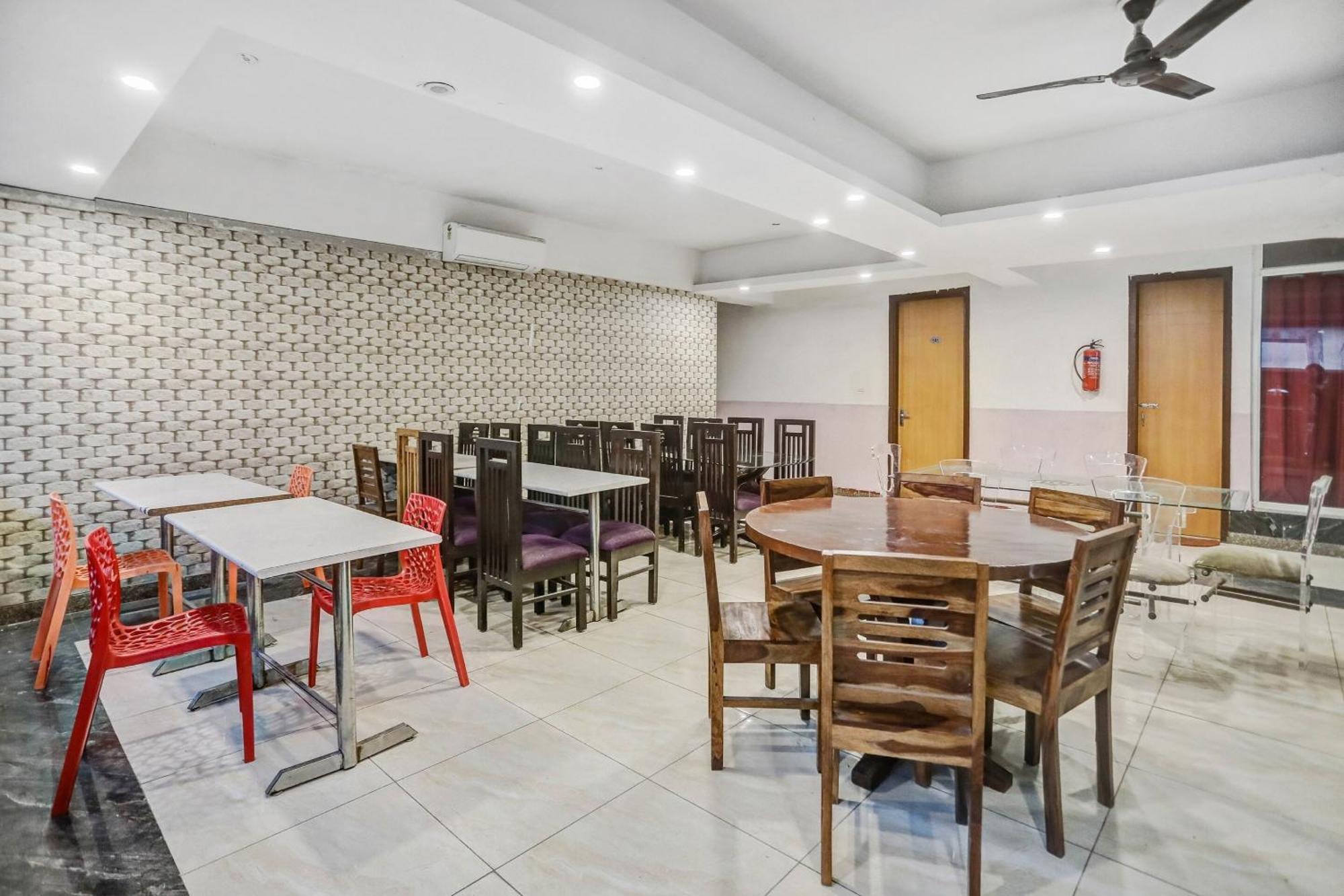 Townhouse 22956 Hotel Grand Residency Deli Exterior foto