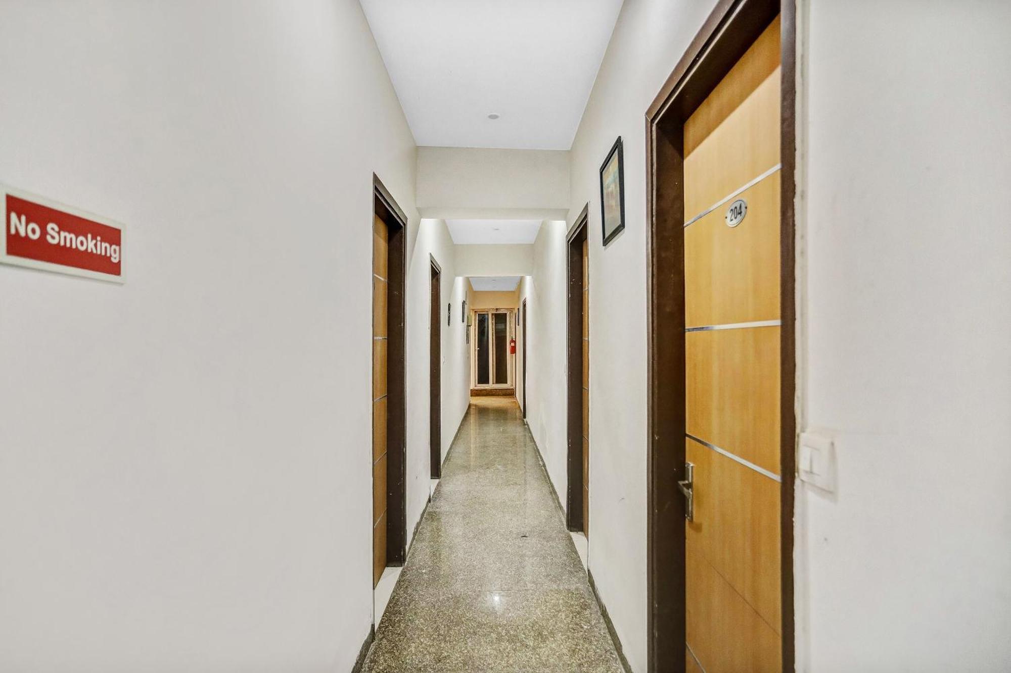 Townhouse 22956 Hotel Grand Residency Deli Exterior foto