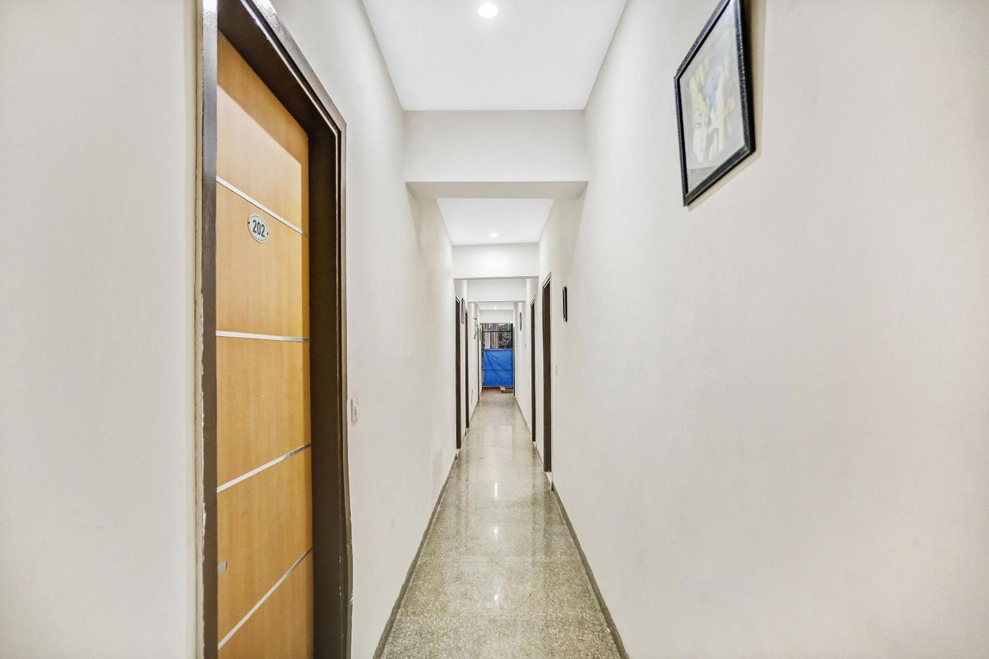 Townhouse 22956 Hotel Grand Residency Deli Exterior foto